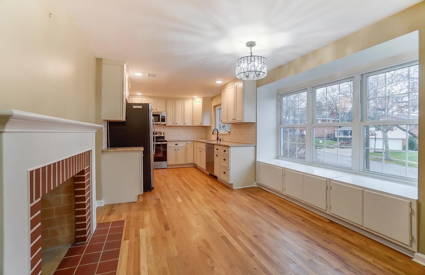 2871 Pineridge Ave, Cincinnati OH  45208-2817 exterior