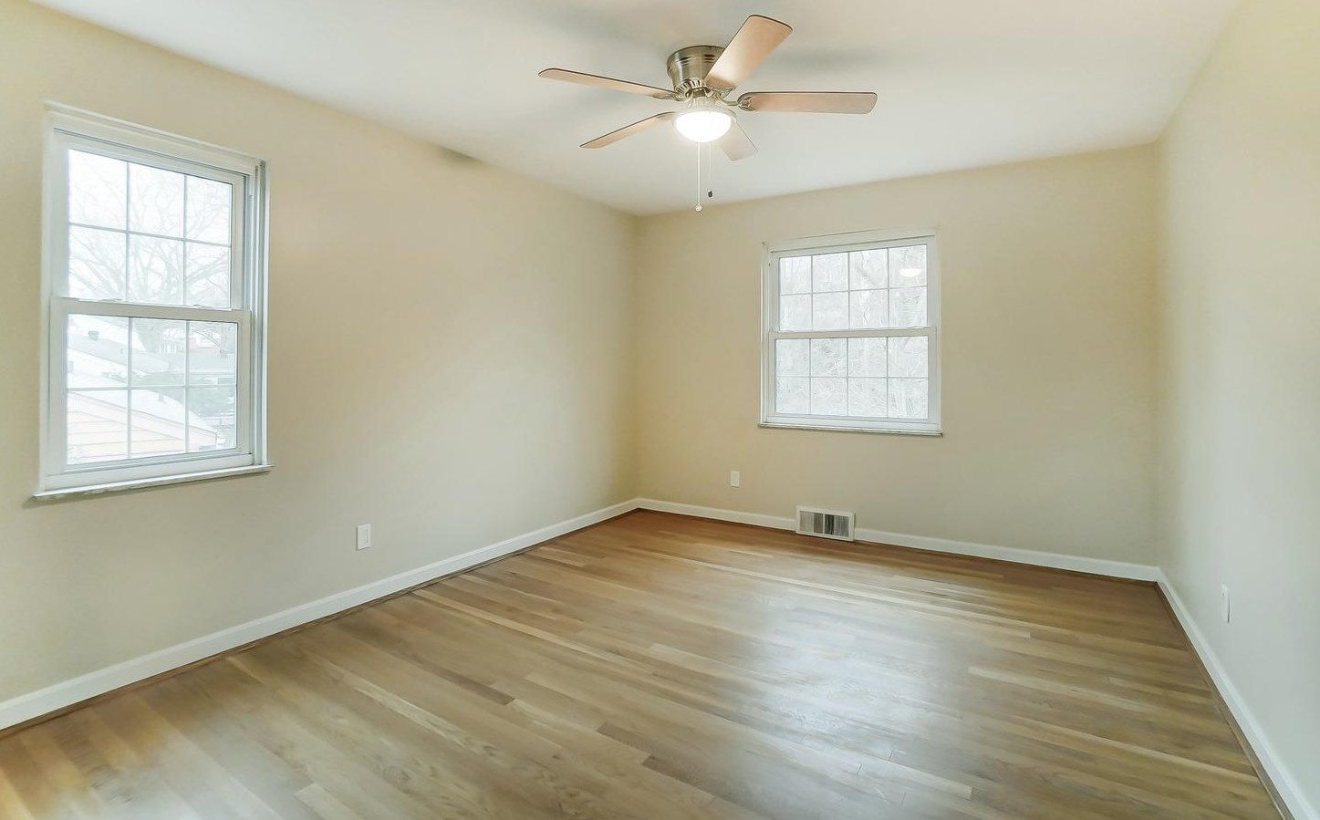 2871 Pineridge Ave, Cincinnati OH  45208-2817 exterior