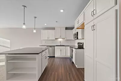 421 Bethpage Way #7-102, Turtle Creek Township, OH 45036 - Photo 5