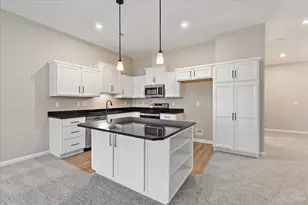 5883 Parkview Ln, Miami Township, OH 45150 - Photo 3