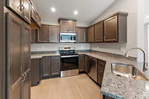 5883 Parkview Ln, Miami Township, OH 45150 - Photo 3