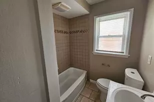 6942 Gloria Dr, Cincinnati, OH 45239 - Photo 9