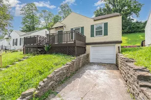 1774 Ashbrook Dr, Cincinnati, OH 45238 - Photo 3