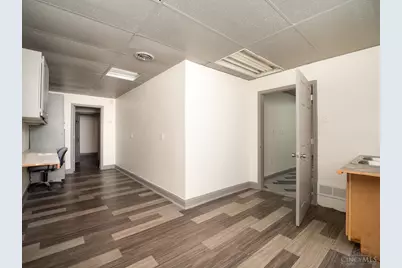 916 Hempstead Drive, Springfield Township, OH 45231 - Photo 7