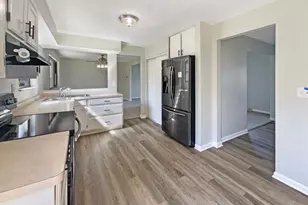 3198 Sunnyhollow Ln, Green Township, OH 45239 - Photo 13