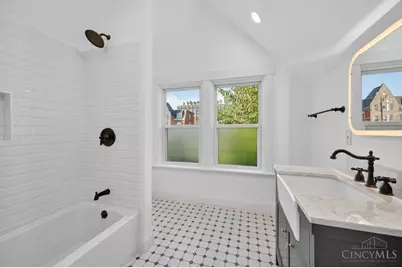 136 Dorchester Avenue, Cincinnati, OH 45219 - Photo 53