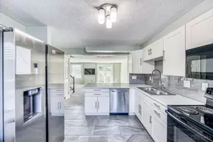 3015 Stratford Ct, Loveland, OH 45140 - Photo 9