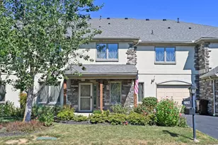 228 Edinburgh Ln, Springdale, OH 45246 - Photo 1