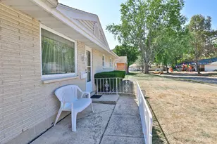 210 Zimmerman St, Carlisle, OH 45344 - Photo 3