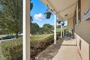 1136 Briarwood Dr, Hamilton, OH 45013 - Photo 3