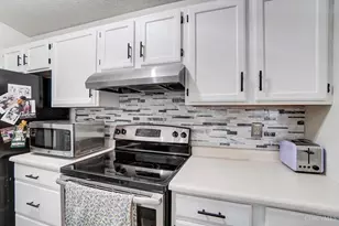 410 Carrington Ln, Loveland, OH 45140 - Photo 17