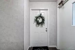 410 Carrington Ln, Loveland, OH 45140 - Photo 5