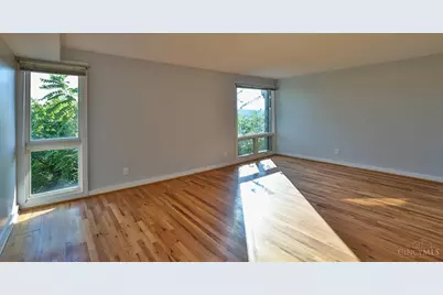 1040 Hatch Street, Cincinnati, OH 45202 - Photo 13