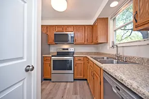 1055 Stratford Ct, Loveland, OH 45140 - Photo 5