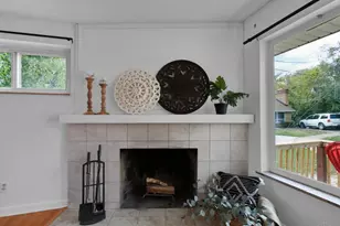 1054 Grayview Ct, Cincinnati, OH 45224 - Photo 9