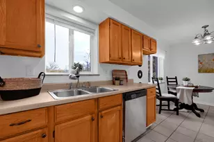 1054 Grayview Ct, Cincinnati, OH 45224 - Photo 11