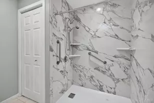 5440 Asbury Lake Dr, Green Township, OH 45247 - Photo 17