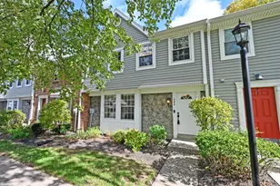 906 Woodlyn Dr N, Anderson Township, OH 45230 - Photo 1