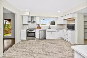 2730 Bristol Hill Ct, Cincinnati, OH 45239 - Photo 7