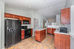 5406 Scarletoak Dr, Cincinnati, OH 45239 - Photo 7