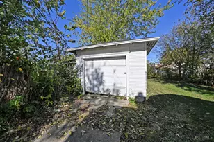 221 E Siebenthaler Ave, Dayton, OH 45405 - Photo 5