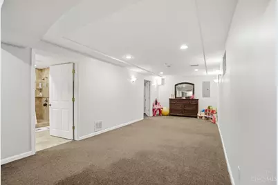 845 Village Green Parkway, Hamilton Township, OH 45039 - Photo 33