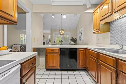 11724 Gable Glen Lane, Symmes Township, OH 45249 - Photo 9