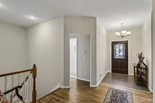 8022 Stonegate Dr, Anderson Township, OH 45255 - Photo 9