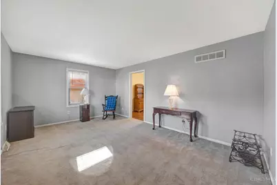 6855 Sayler Avenue, Cincinnati, OH 45233 - Photo 9