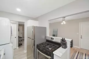 8831 Daly Rd, Springfield Township, OH 45231 - Photo 9