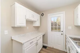1125 Murkett Ct, Springfield Township, OH 45231 - Photo 7