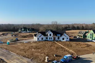 9798 Christian Ct, Hamilton Township, OH 45140 - Photo 3