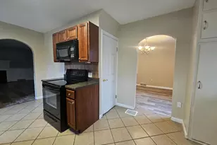 9103 Zoellner Rd, Colerain Township, OH 45251 - Photo 11