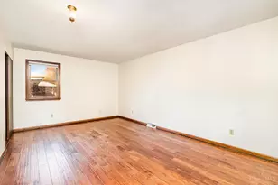 694 Buff Ct, Springfield Township, OH 45231 - Photo 13