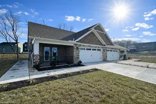 5017 Waterford Ln, Middletown, OH 45042 - Photo 1