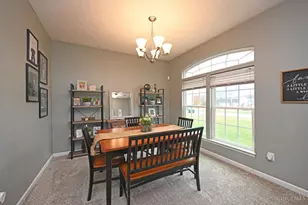 6131 Royal Garden Ct, Liberty Township, OH 45044 - Photo 7