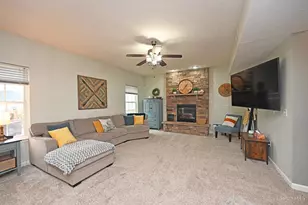 6131 Royal Garden Ct, Liberty Township, OH 45044 - Photo 9