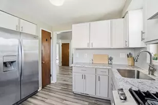 7829 Sunfield Dr, Cincinnati, OH 45237 - Photo 13