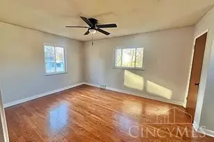 1116 Madeleine Cir, Springfield Township, OH 45231 - Photo 9