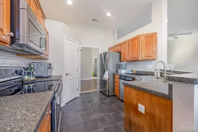 8060 Bridge Point Drive #7-302, Green Township, OH 45248 - Photo 9