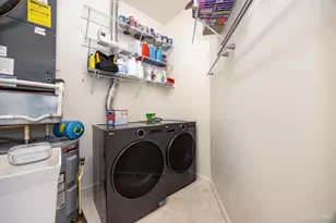 8060 Bridge Point Dr, Green Township, OH 45248 - Photo 19