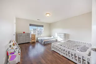 8060 Bridge Point Dr, Green Township, OH 45248 - Photo 17