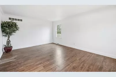 7197 Braemer Lane, West Chester, OH 45069 - Photo 9