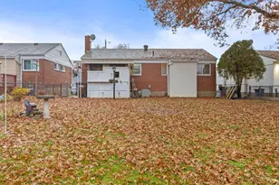 1052 Vacationland Dr, Springfield Township, OH 45231 - Photo 27