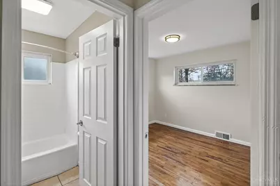 8663 Mockingbird Lane, Springfield Township, OH 45231 - Photo 11