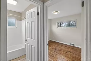 8663 Mockingbird Ln, Springfield Township, OH 45231 - Photo 11