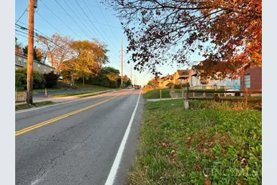 131 W Siebenthaler Avenue, Harrison Twp, OH 45405 - Photo 5