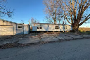 17 S Nixon Ave, Peebles, OH 45660 - Photo 1