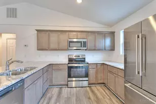 120 Cheyenne Dr, Franklin Township, OH 45171 - Photo 7