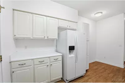 6770 Kelseys Oak Court, Green Township, OH 45248 - Photo 9